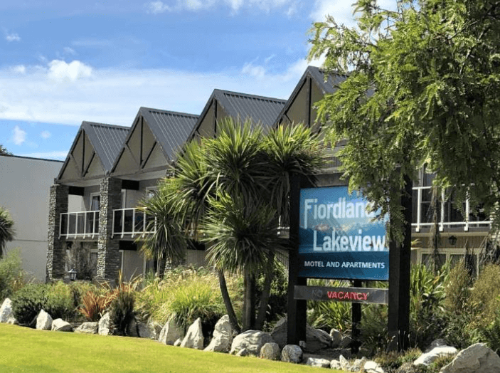 fiordland lakeview motel and apartments